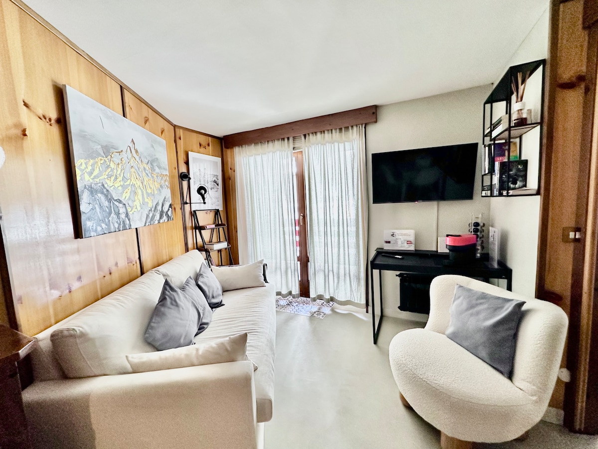 Top performing Airbnb: in town center. garden relax and Matterhorn view in Valtournenche