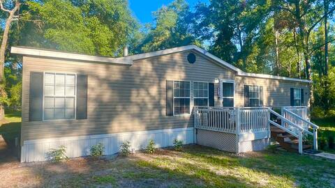 Ideal Location in Live Oak area!