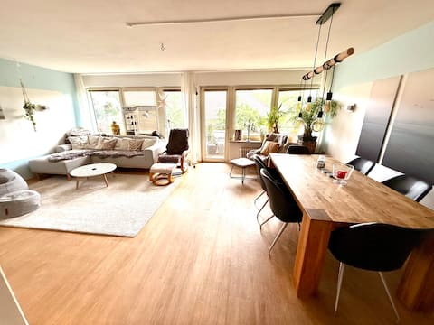Top Airbnb: Stylish 78 sqm Oasis w/XXL Living Room & Balcony in Am Riesenfeld