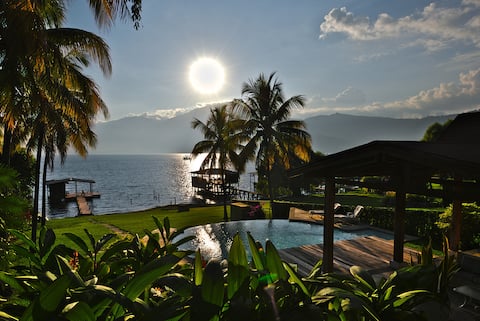 Spacious Lakefront Family House