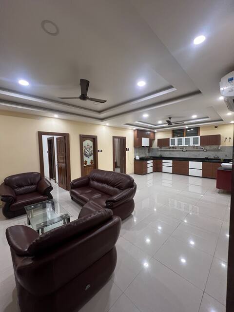Modern Luxury AC 3 bed- Shrinath Palace Apt #3