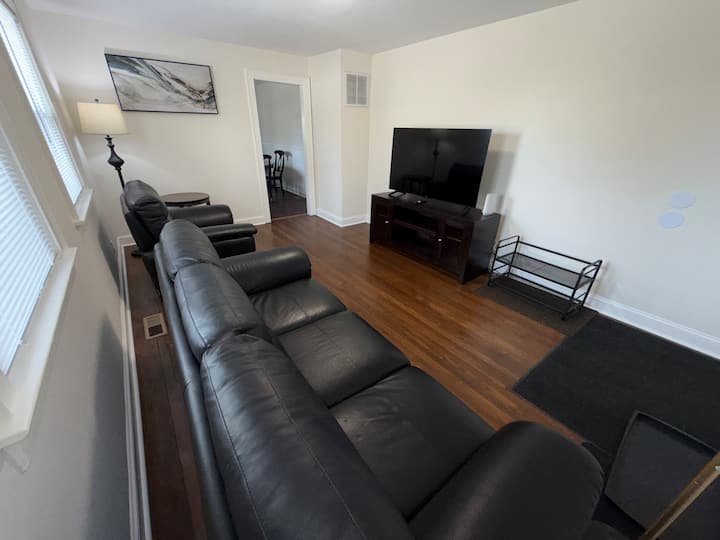 2 Beds 1 Bath Entire Unit Ground Level - Connecticut