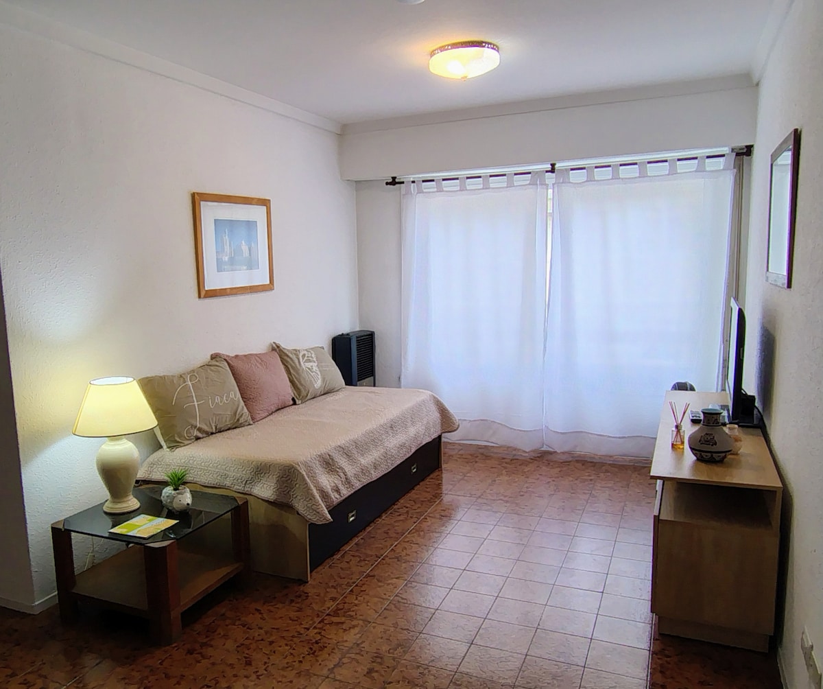 Top performing Airbnb: Apartment 2, centrally located, external. in Mar Del Plata