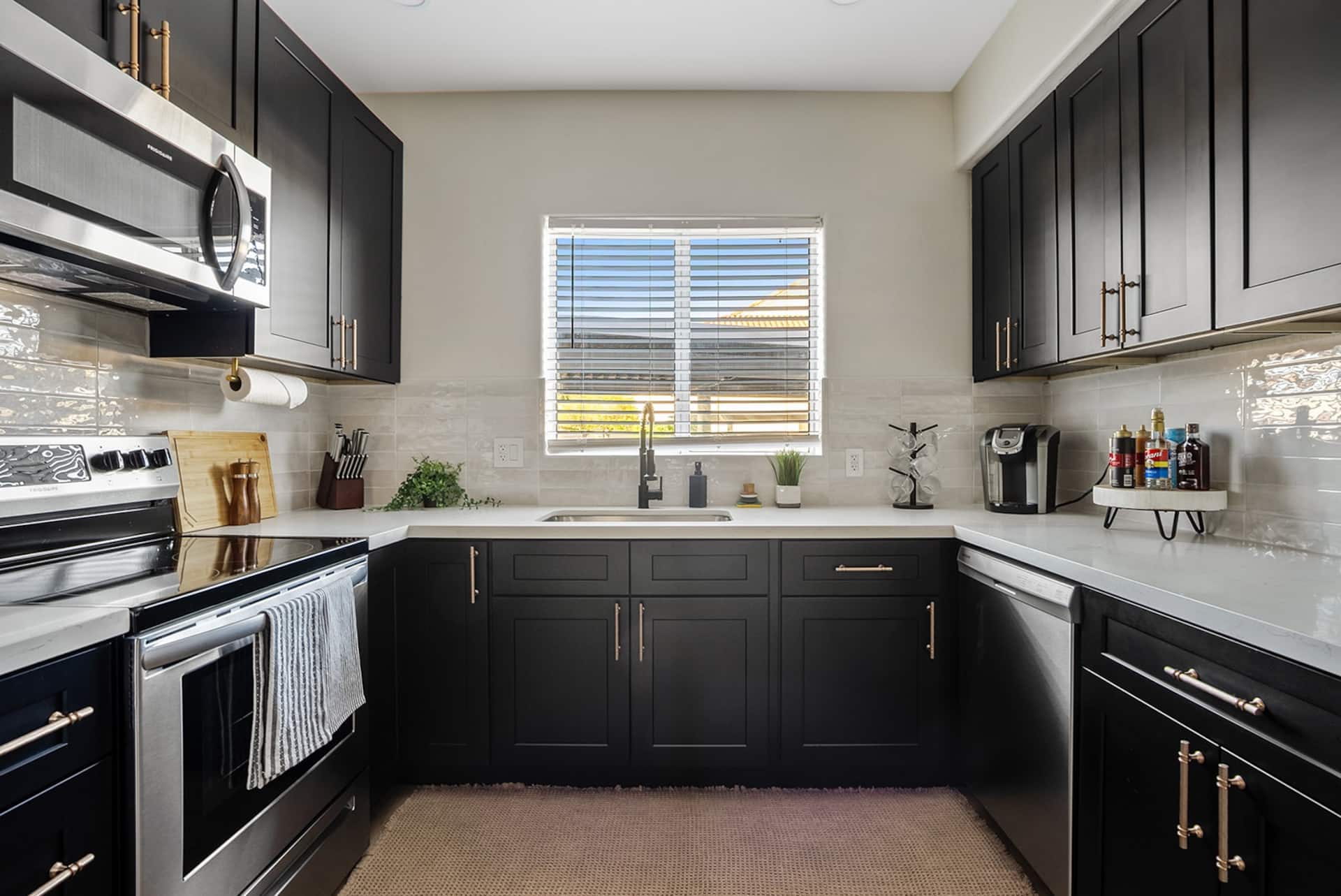 Paradise Valley area condo with heated pool and gym,  near Mayo Clinic. — photo 2