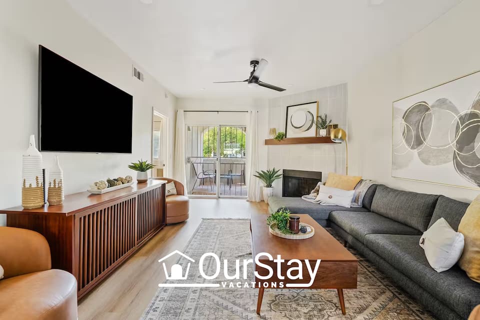 Paradise Valley area condo with heated pool and gym,  near Mayo Clinic. — photo 1