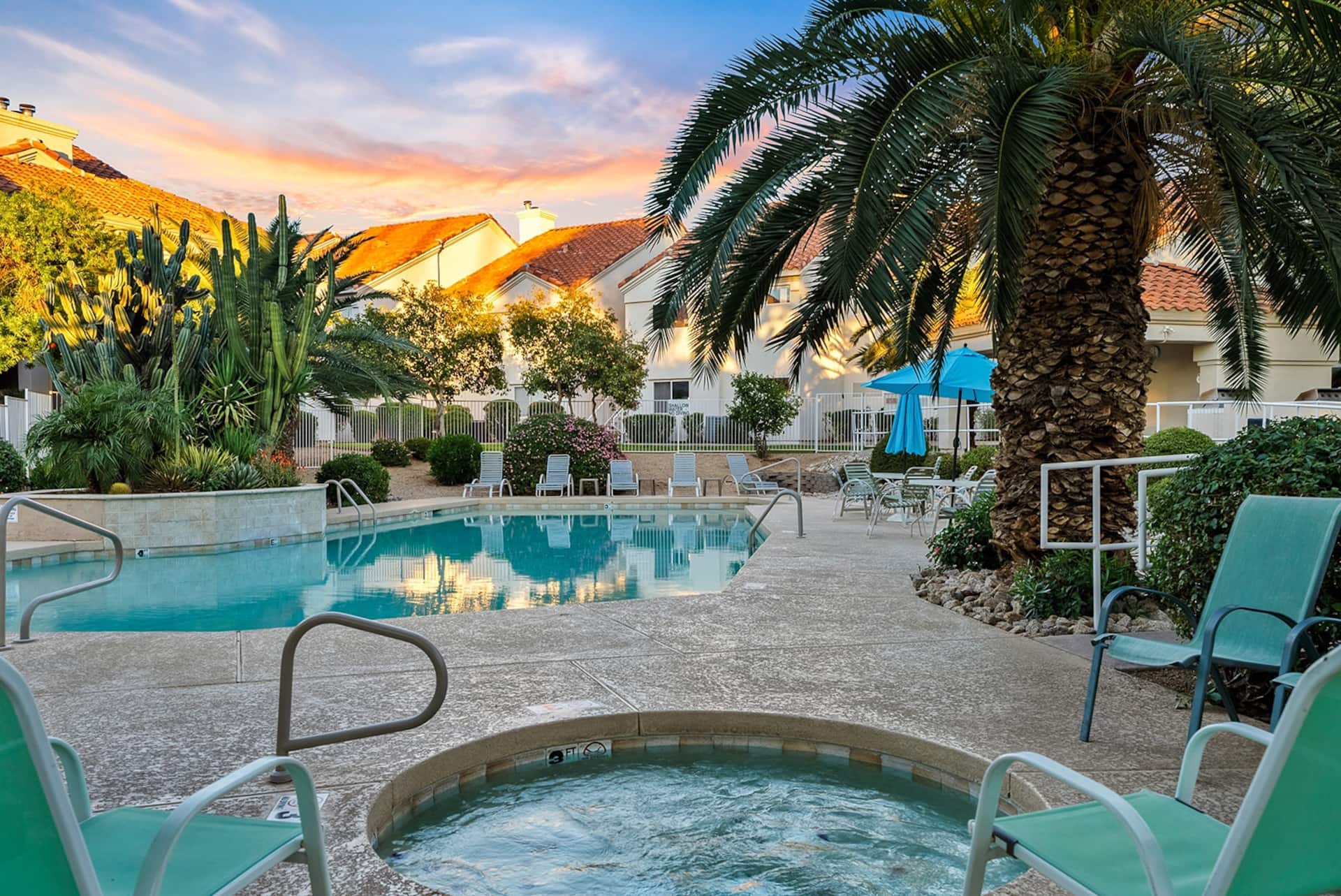 Paradise Valley area condo with heated pool and gym,  near Mayo Clinic. — photo 3