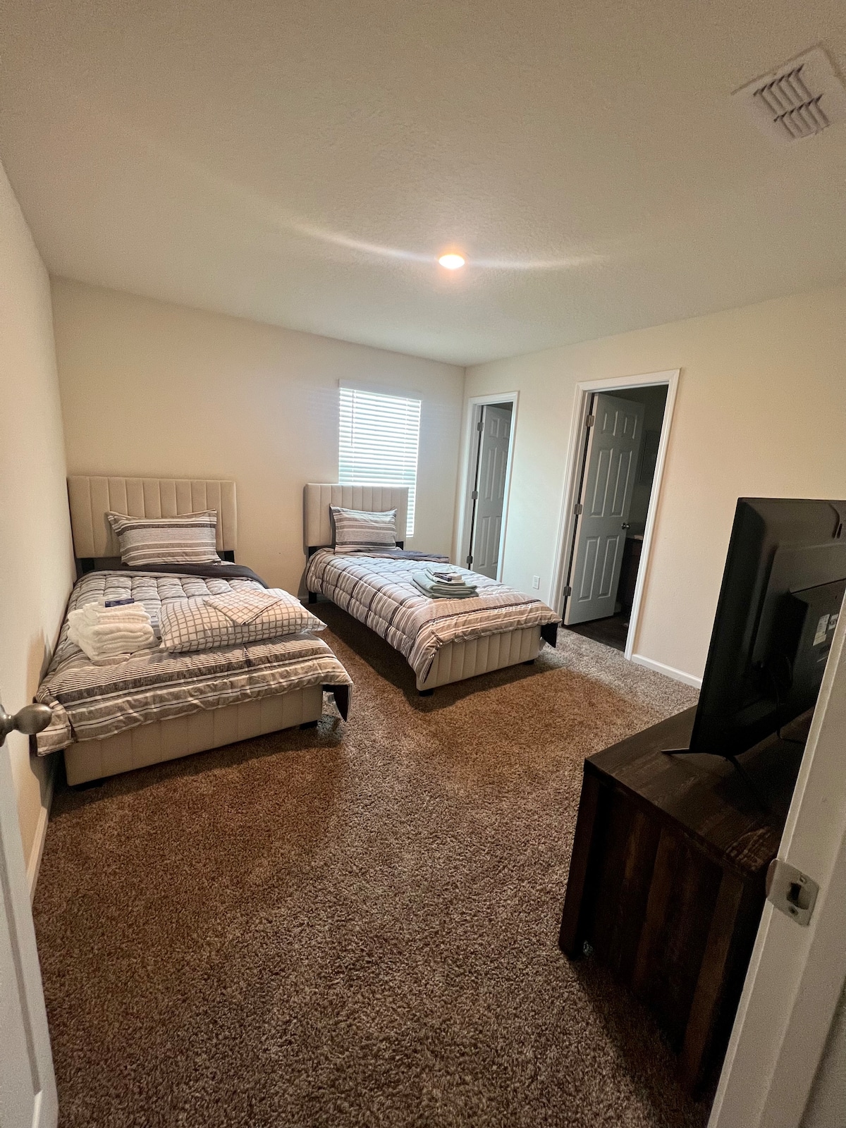 غرفة النوم 2