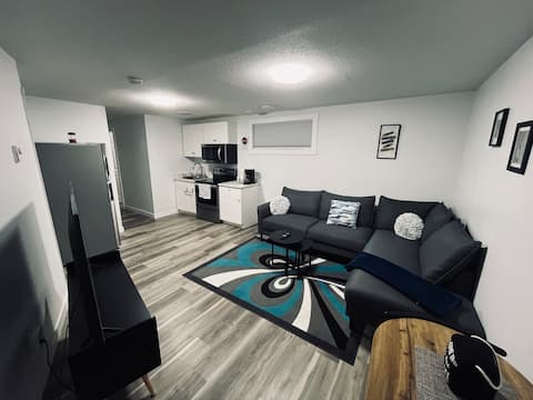 Top Airbnb: Welcome to Home Away from Home! in Regina