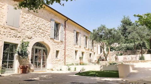 Exceptional farmhouse with 8 suites in Drôme Provençale