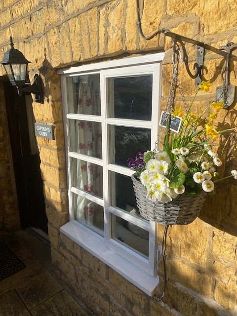Adorable listed cottage,burner,town centre,parking