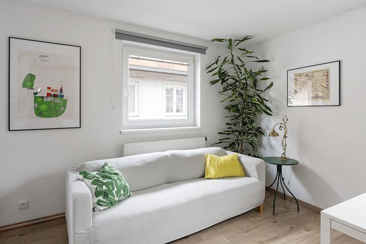 Sunny Studio Nearby Prague Castle Next To The Tram - Prague Václav Havel Airport (PRG)