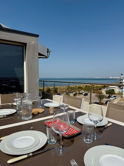2-bedroom Sea View + Terrace | Beach Access & Air Conditioning