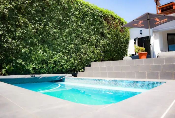 Green point house with pool & seaviews