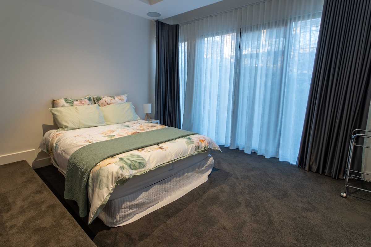 Esta cama en la habitación Thertre se puede utilizar como dormitorio 5. 