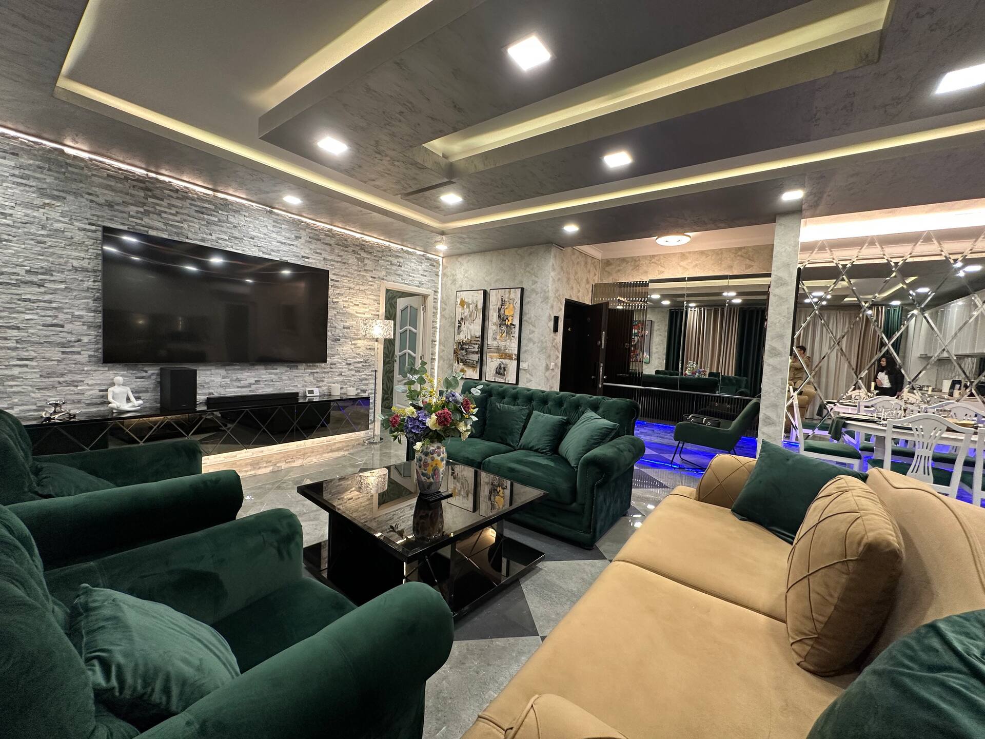 Penthouse 41 Complex Rediu