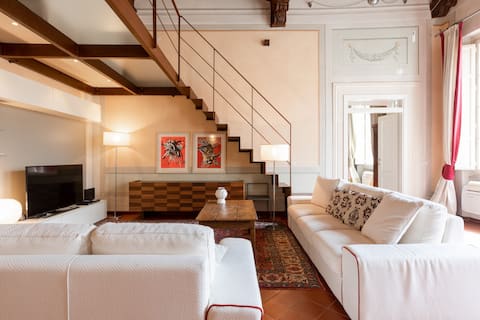 Popular Airbnb listing: Guinigi apartment with AC in Lucca