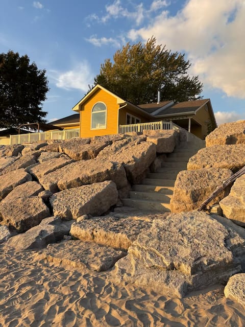 Popular Airbnb listing: Lake Erie | Beachfront | Hot Tub | Pet Friendly in Haldimand County