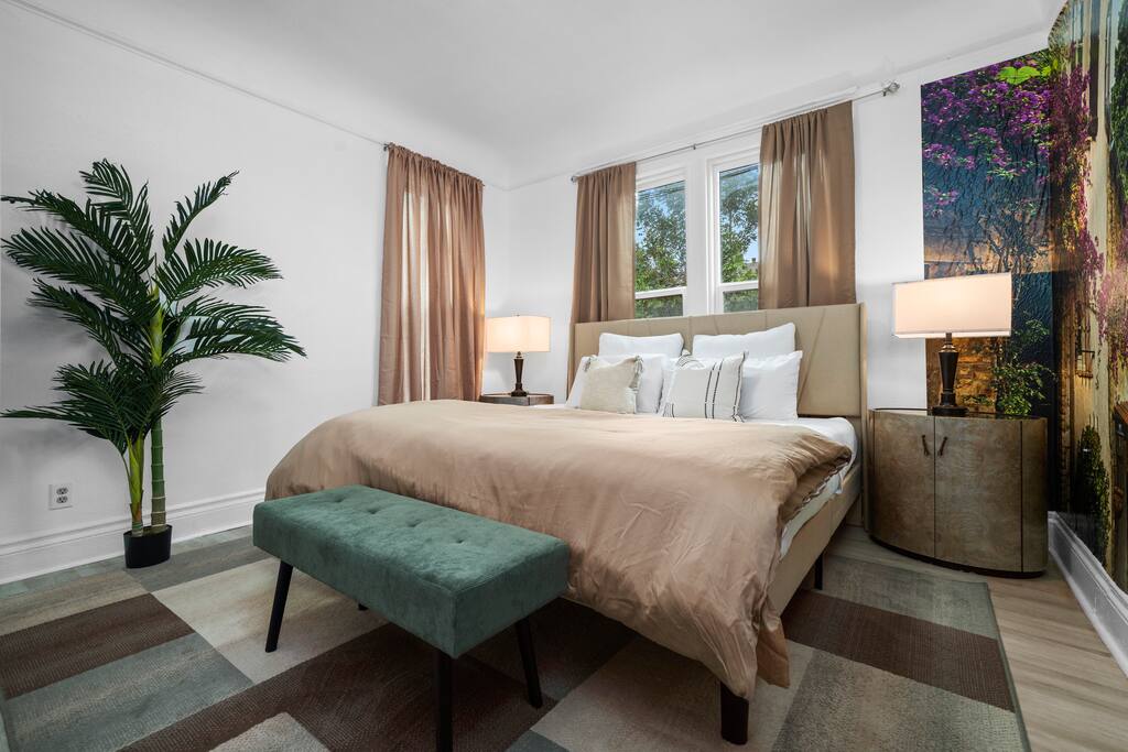 3bedroom home with king size bed