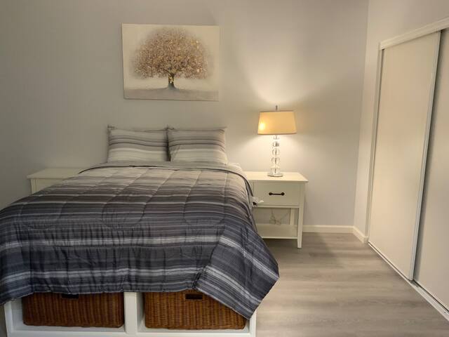 Spacious and Cozy House (Mins from AV Stadium) gallery image 3