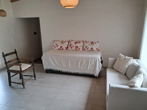 Airbnb con mejor rendimiento: Adobe house in the forest en Bosque Peralta Ramos