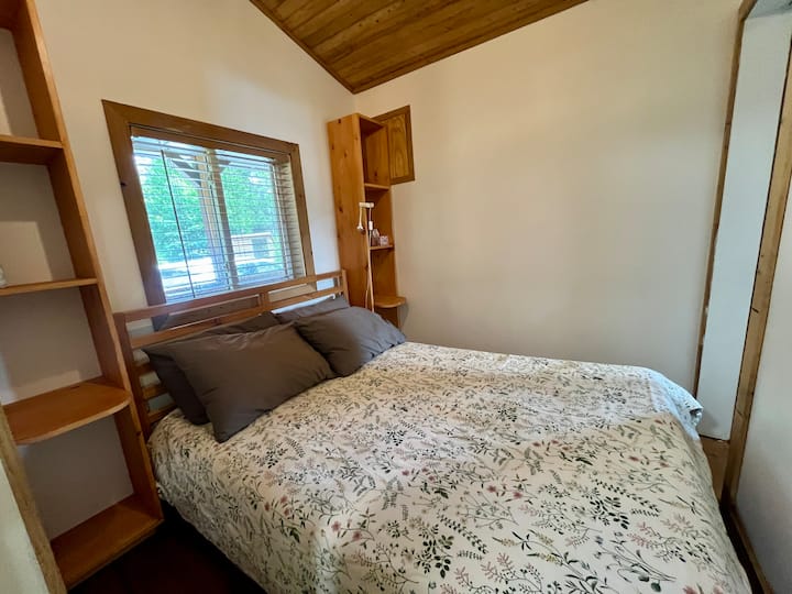 Chumba kilicho na kitanda cha watu wawili