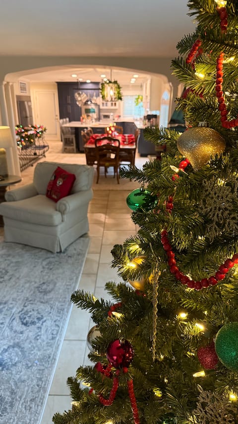 Lakefnt*Holiday*Hm for Family*Gather*Large Kitchen