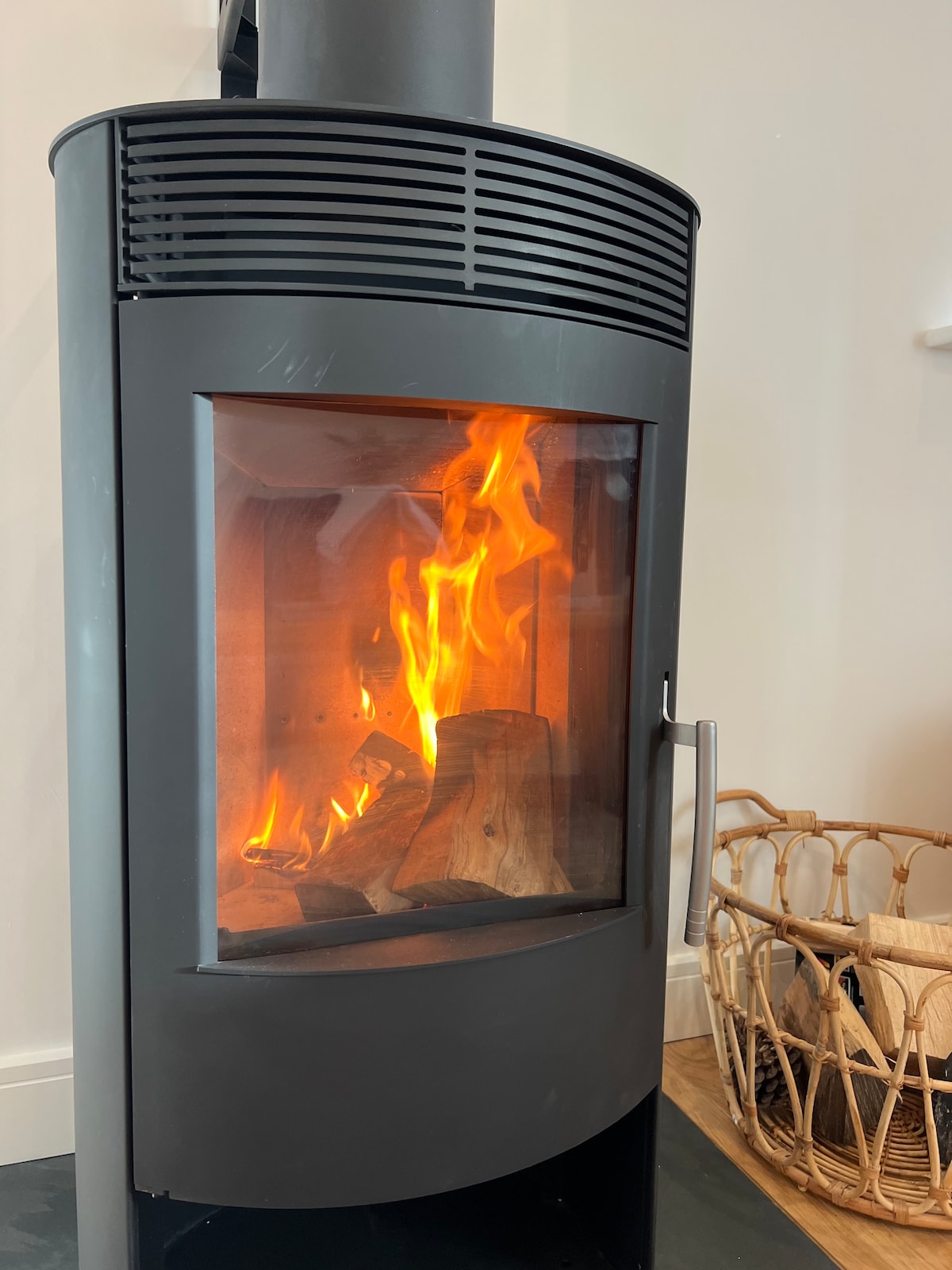 Top Airbnb: Beautiful Barn Conversion in Mawgan In Pydar