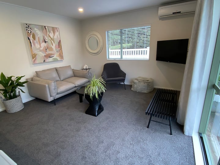 Cute Cottage Close To Village - Havelock North