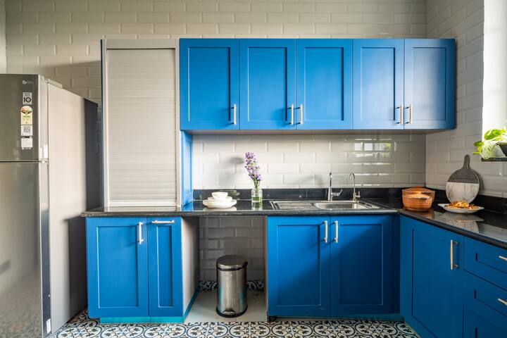 Full kitchen image 1
