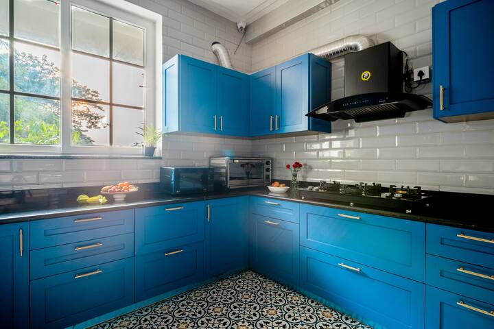 Full kitchen image 2