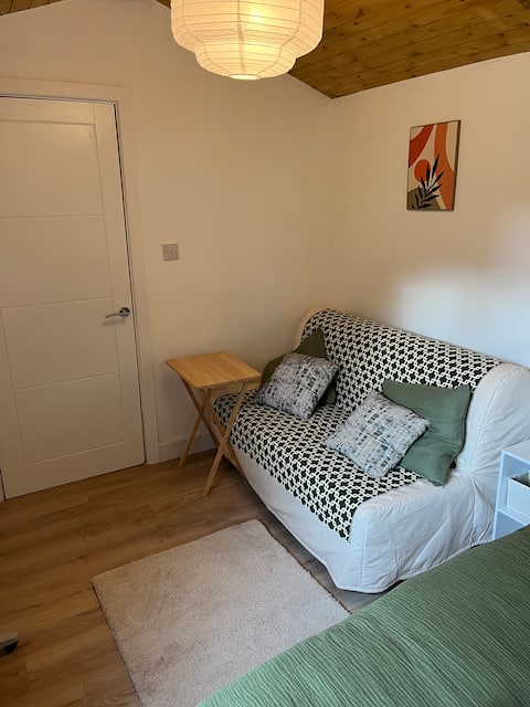 Top performing Airbnb: Cosy self-contained garden room in Lancaster in Lancaster