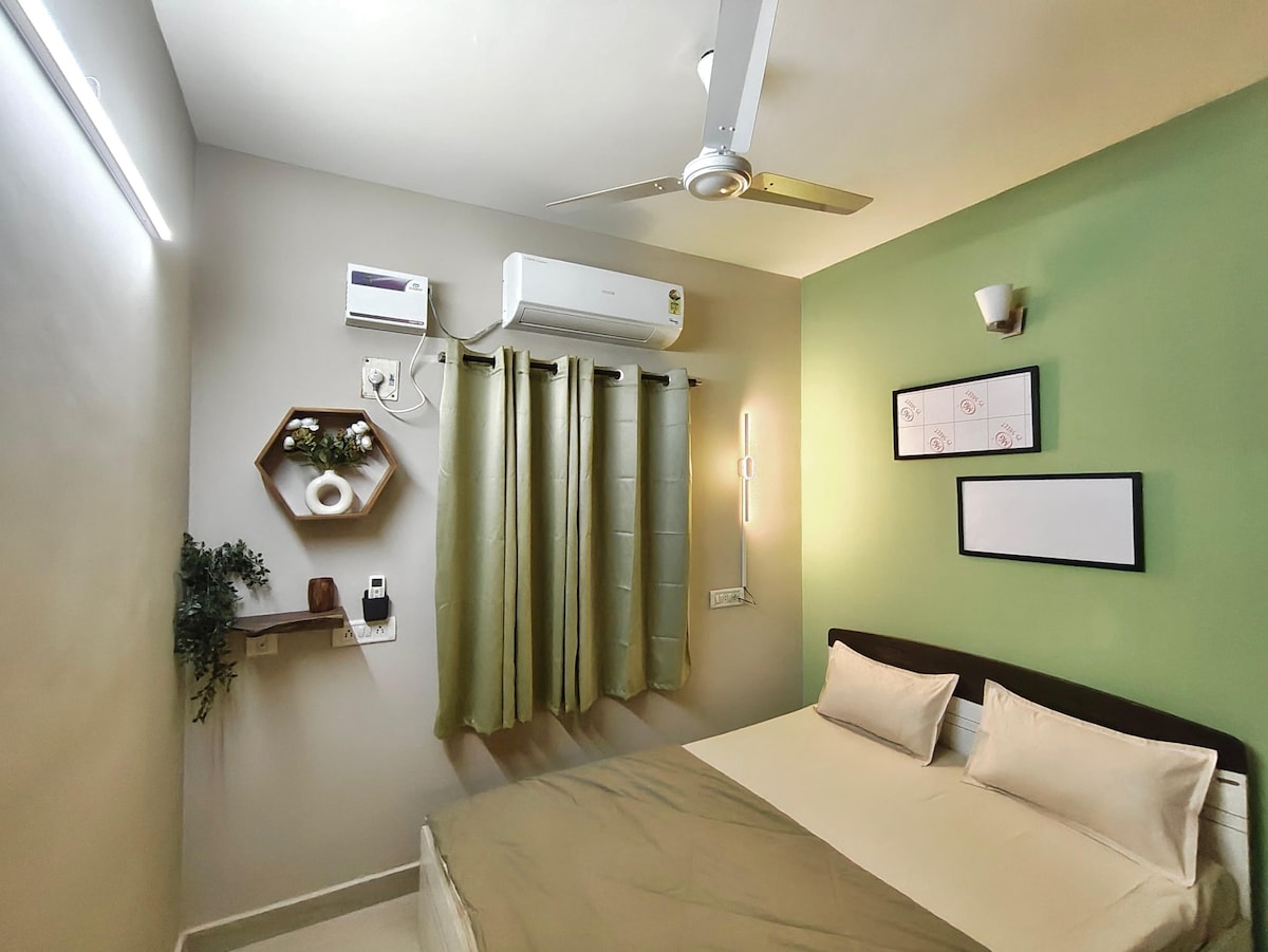 เตียงควีนไซส์ใน S1 (ห้องนอนขนาดเล็ก) 

ห้องพักมีเครื่องปรับอากาศครบครัน