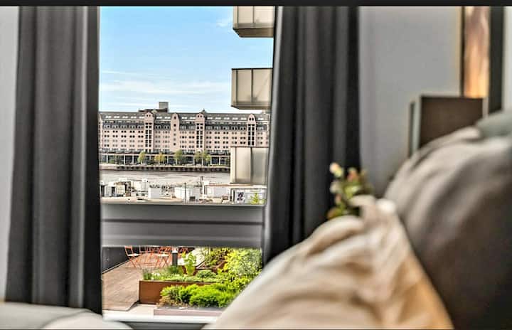 มีวิวสวยงามจากทั้งห้องนั่งเล่นและห้องนอน 