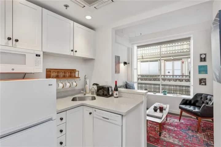 Walking Distance to RISD, Brown, & Hospitals