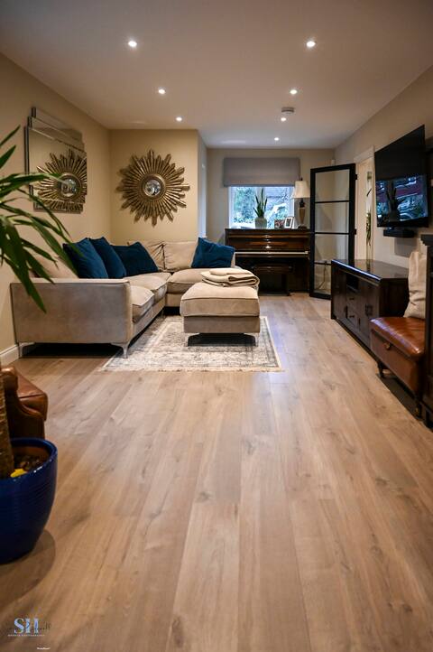 Successful Airbnb property: Spacious Family Retreat w/ Garden + Workspace in Wokingham