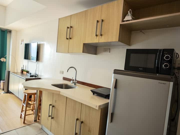 Cedar Peak Condominium W/ Balcony (643) - Baguio