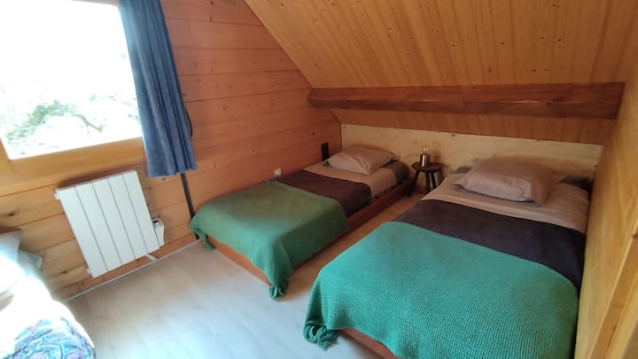 და ორი 80x190 სმ საწოლი