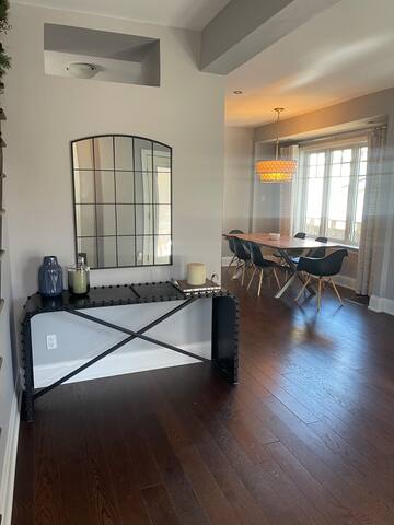 4 bedroom beach house – 2 min walk to beach! gallery image 3