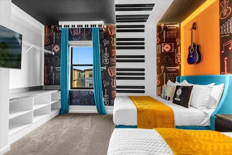 12 Bedrooms/ 11.5 Baths/ Paradiso Grande (10000VW)