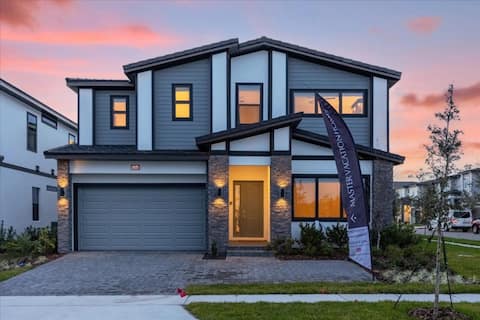 Top-earning Airbnb listing in Orlando, 12 bedrooms