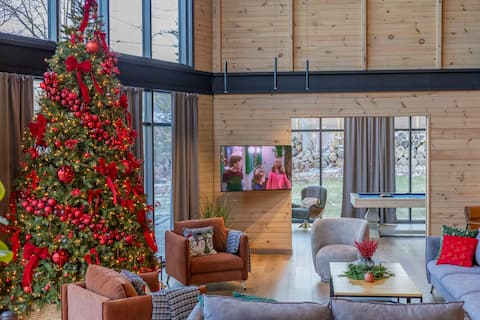 Lakefront, Sauna, Hot Tub – Luxury 6BR Mansion