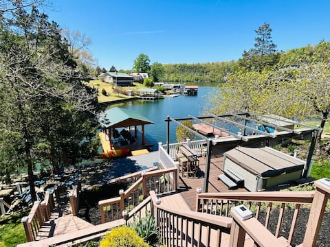 Lake Front cabin, Hot Tub, Fire Pit, Dock and more