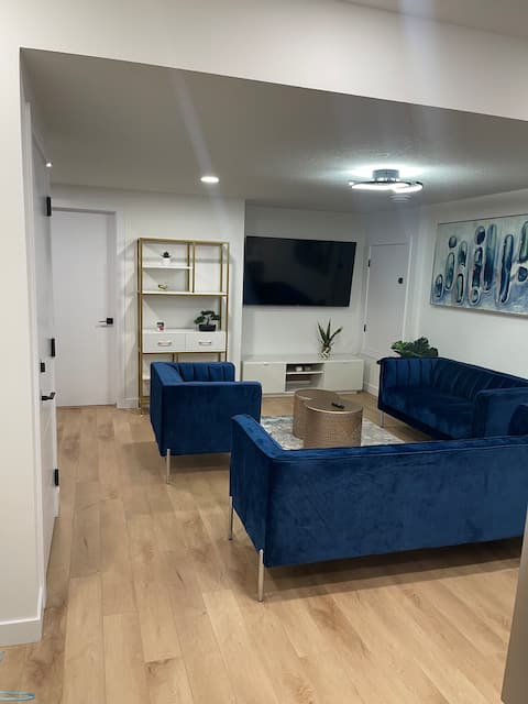 Top Airbnb: 2Bedroom Basement Suite SW in Glenridding Ravine