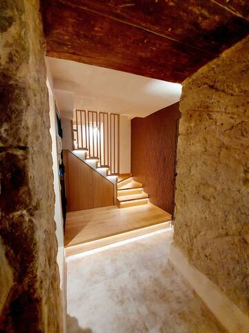 Luxury ALCoVA on 2 floor in historical center gallery image 4