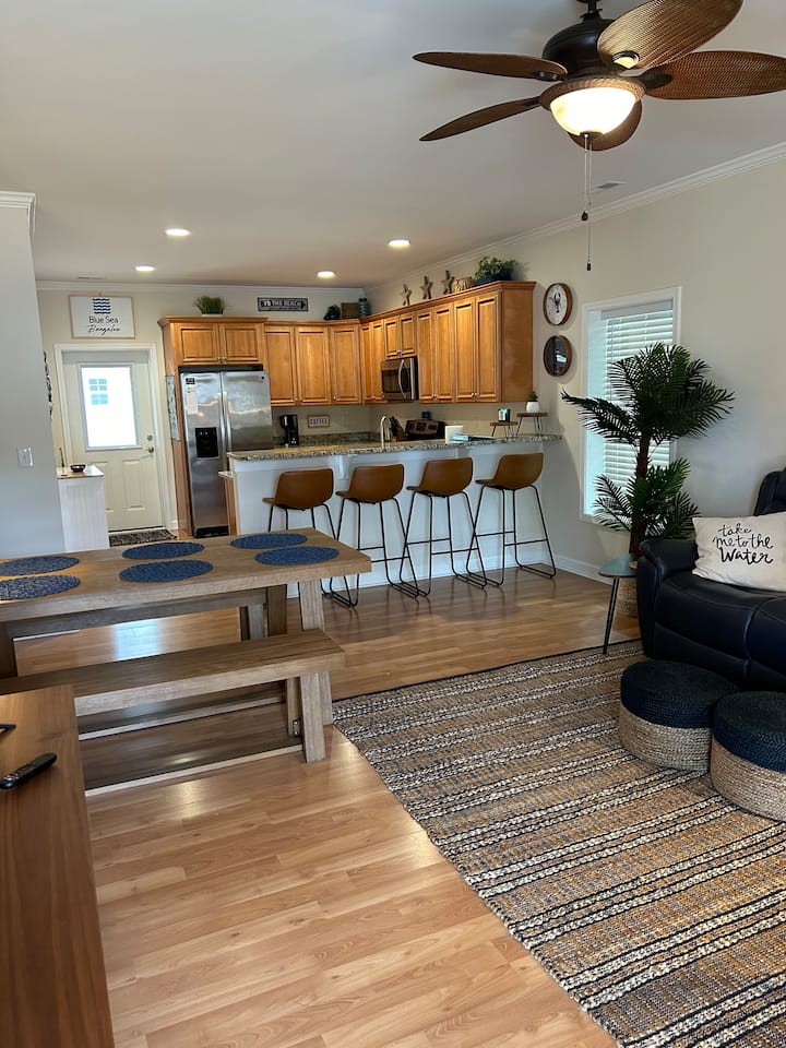 Blue Sea Bungalow - Oak Island, NC