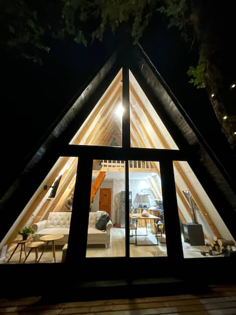 Aurora Cabin Overlooking the Volcano