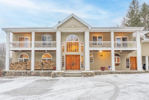 Maplewood Manor 8BR | Gym | Hot tub | Fire pit