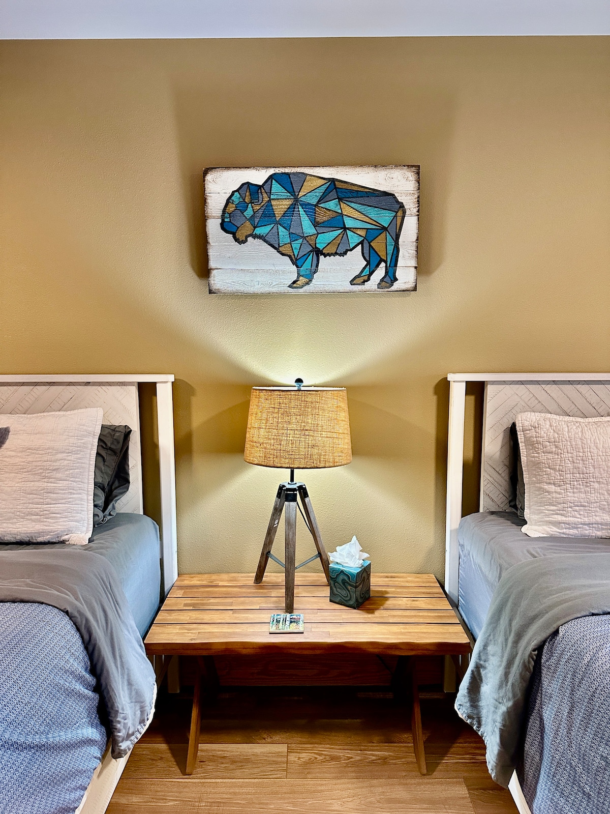 La deuxième chambre dispose de deux nouveaux lits queen size