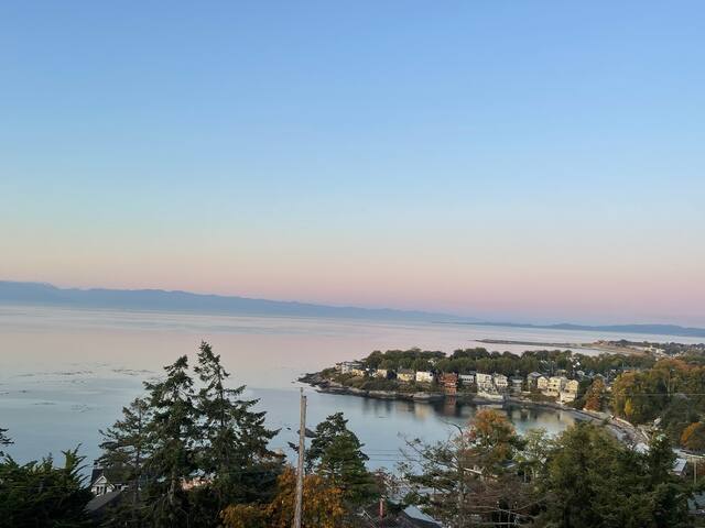 Entire Retreat- 4 beds 2 Bath, Kitchen gallery image 3