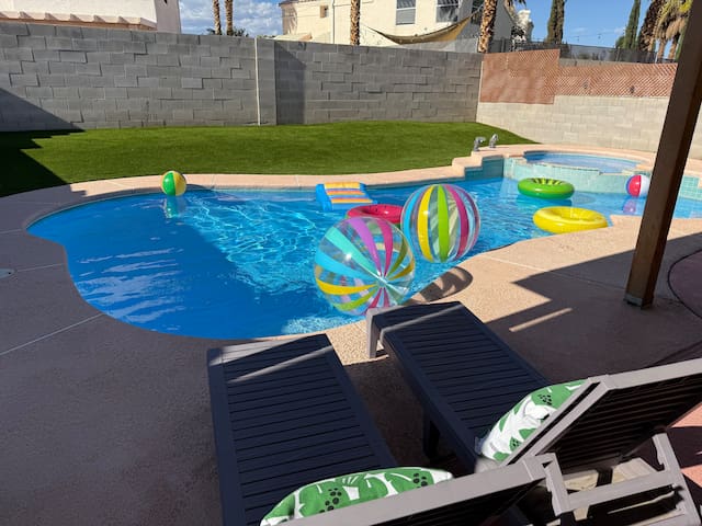 Newly Remodeled Pool Villa 3BD2.5BA by Summerlin